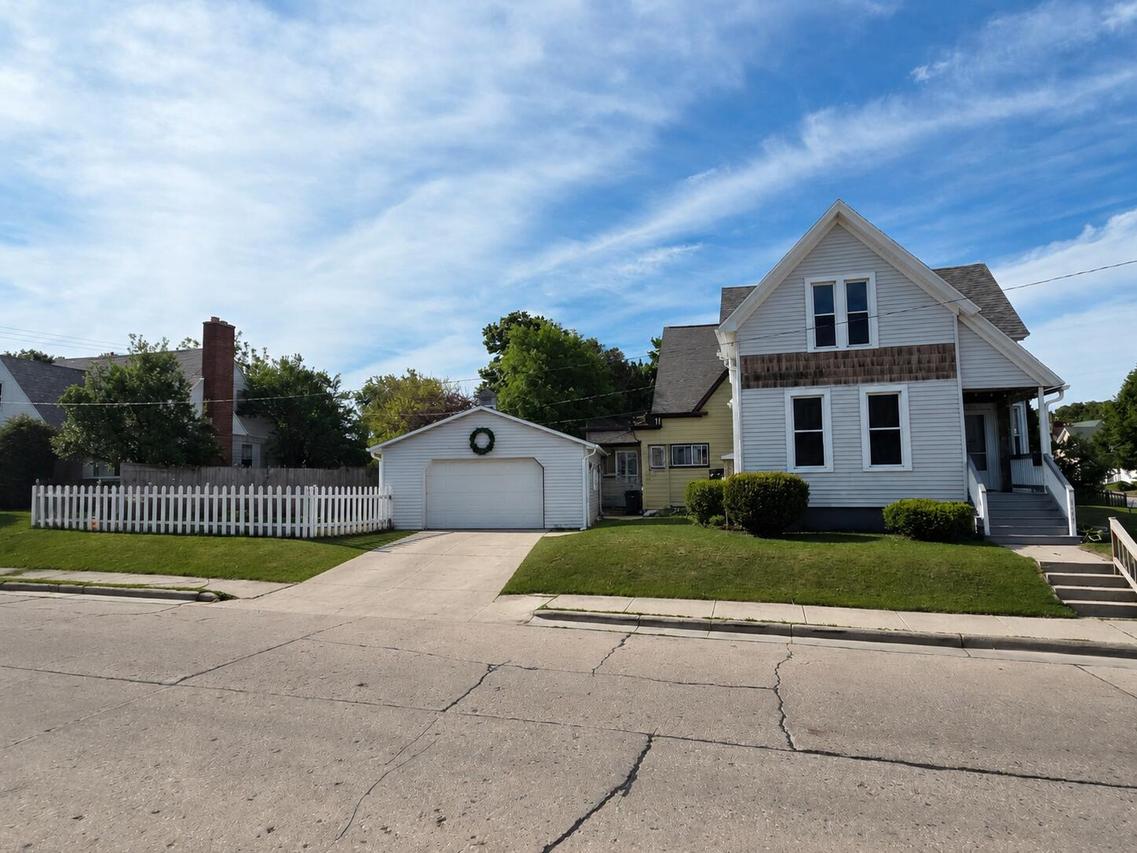 1333 Clara Ave, Sheboygan, WI 53081
