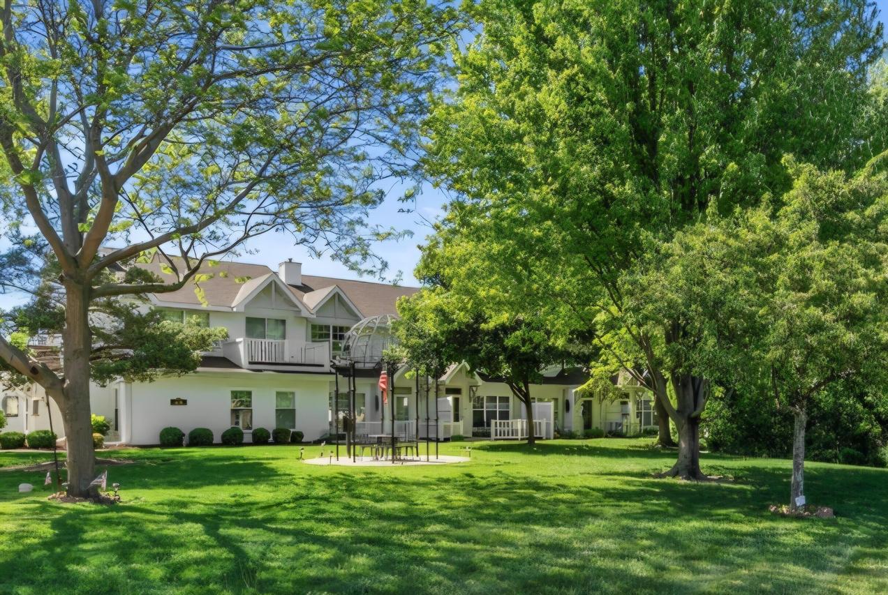 6235 S Creekside Dr #19, Cudahy, WI 53110