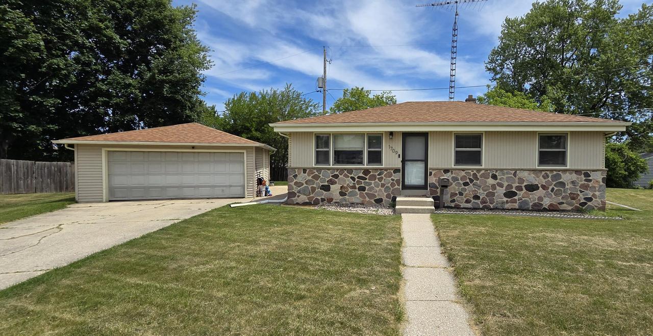 1709 Mercury Cir, Racine, WI 53404