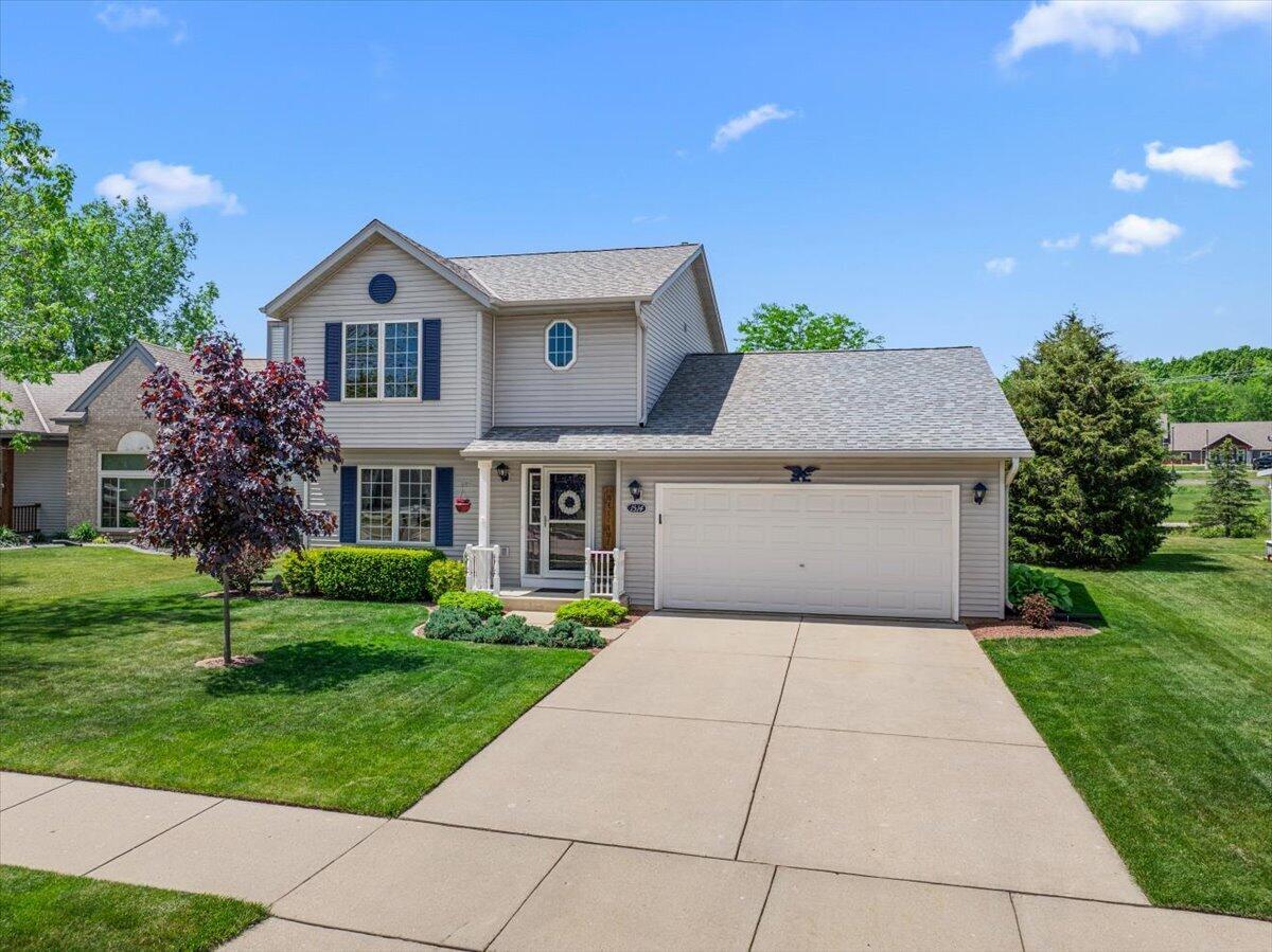 1514 Ravine Forest, West Bend, WI 53090