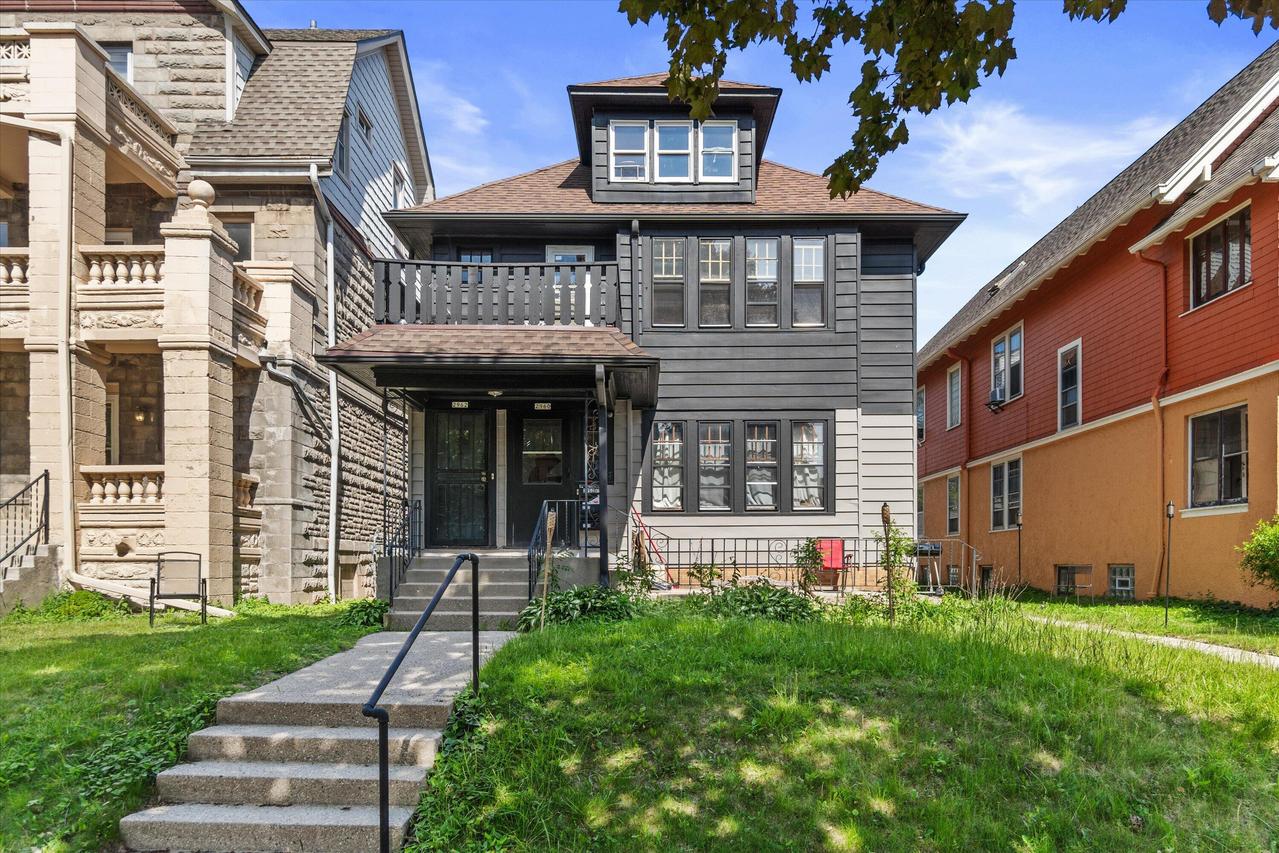 2960 N Maryland Ave #2962, Milwaukee, WI 53211