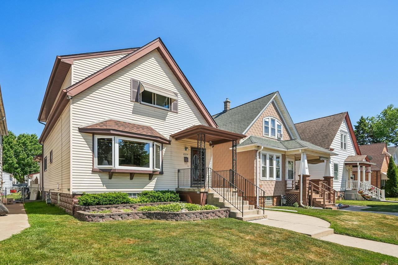 2354 S 32nd St, Milwaukee, WI 53215