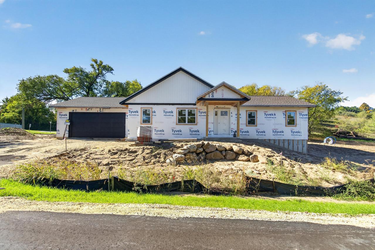 101 Autumn Dr, Newburg, WI 53095