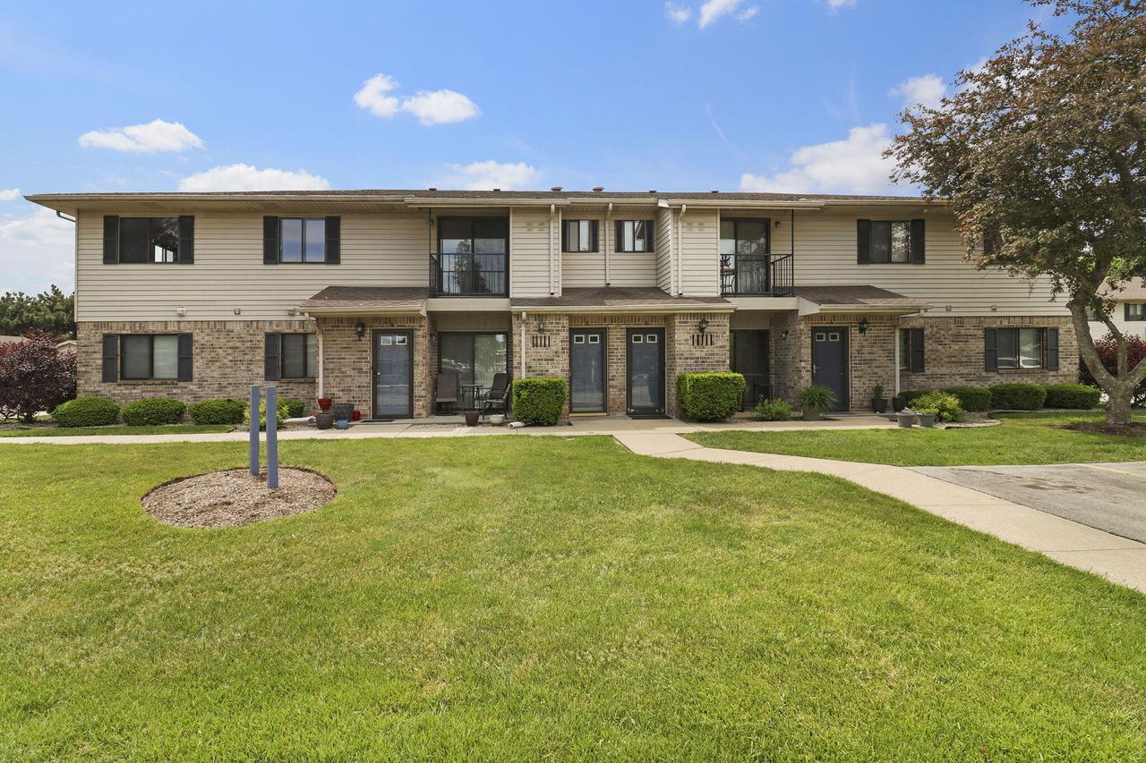 3938 81st St #F, Kenosha, WI 53142