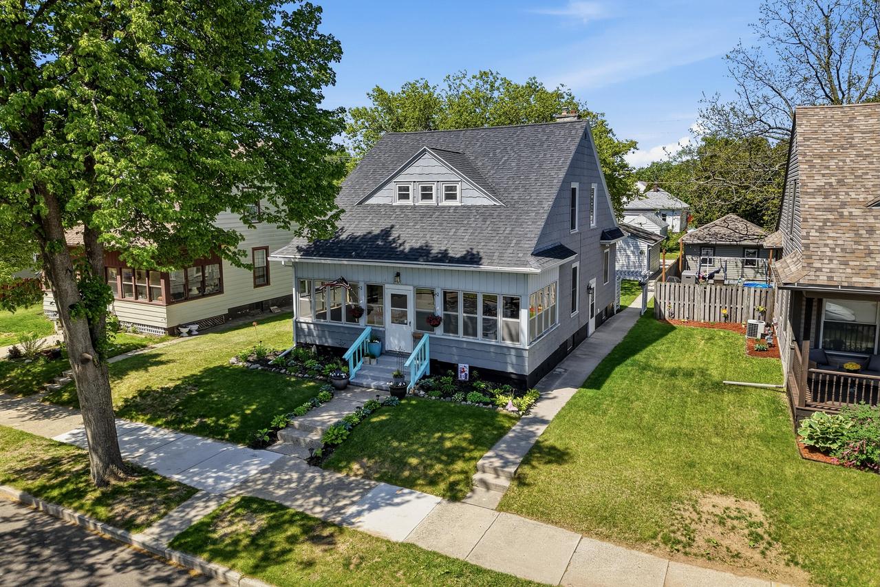 2408 S 7th St, Sheboygan, WI 53081