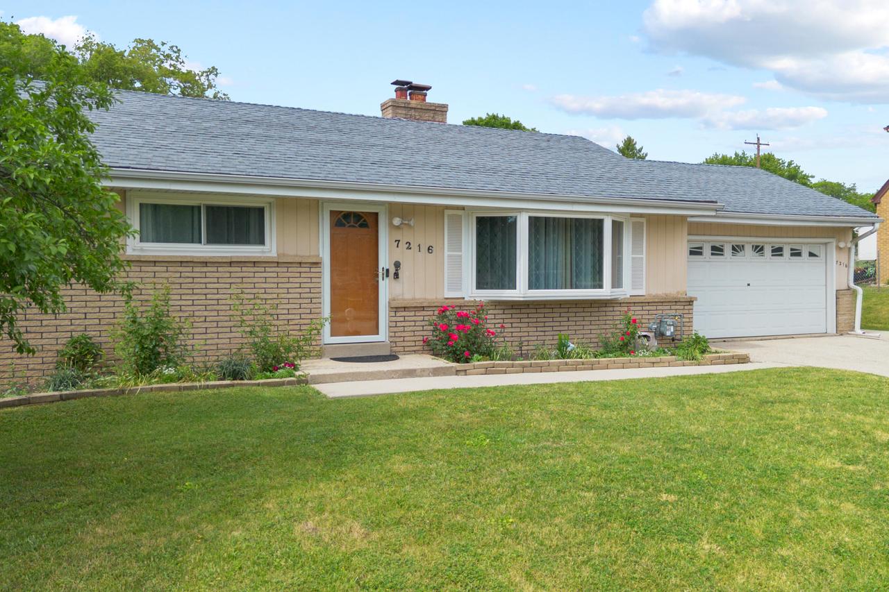 7216 W Layton Ave, Greenfield, WI 53220