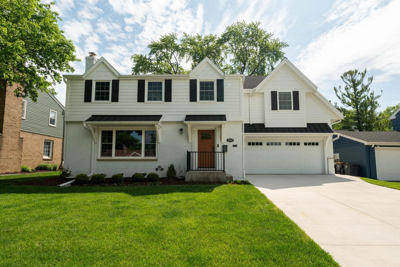 2550 N 93rd St, Wauwatosa, WI 53226