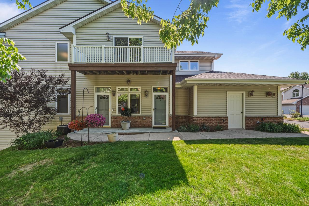 370 E Veterans Way #5, Mukwonago, WI 53149