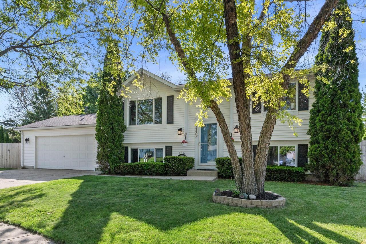 5205 66th Pl, Kenosha, WI 53142