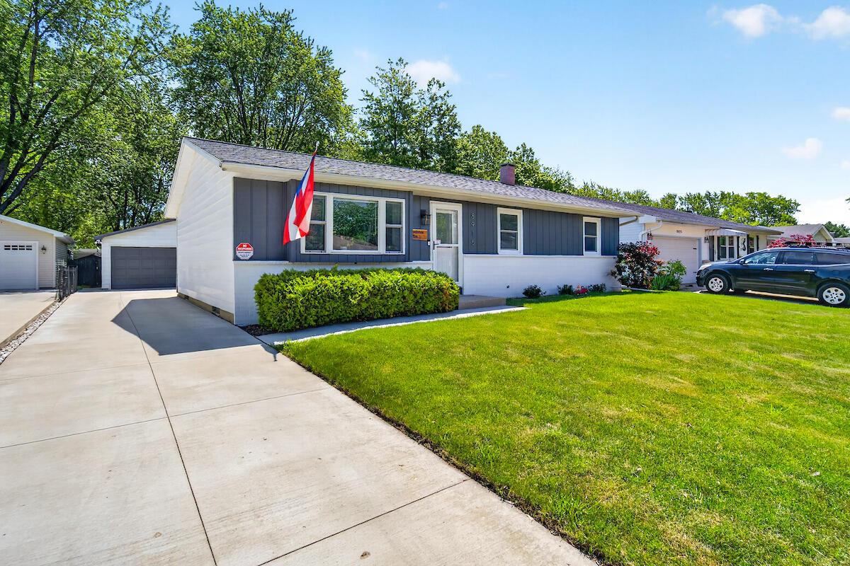 8915 17th Ave, Kenosha, WI 53143