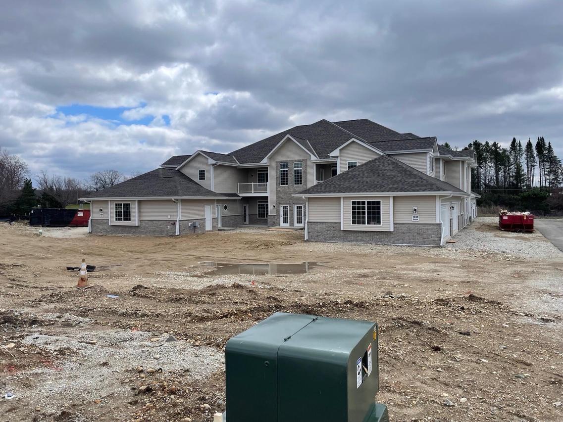 1633 Grey Fox Trl #H, Mukwonago, WI 53149