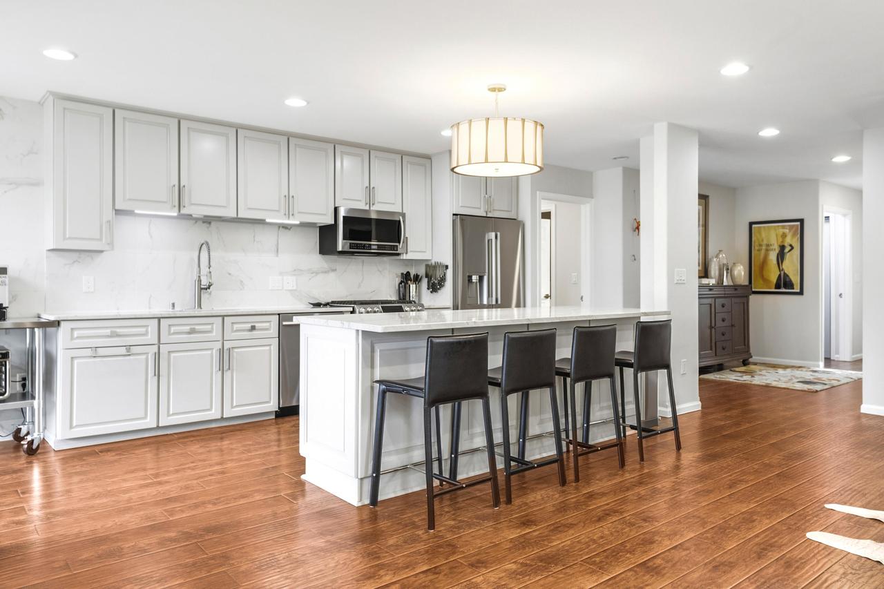 7224 W Mequon Sq., Mequon, WI 53092