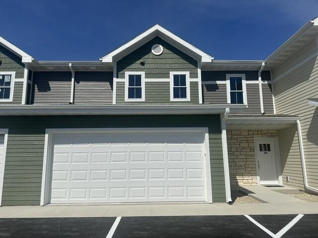 204 Settlers Dr, Jefferson, WI 53549