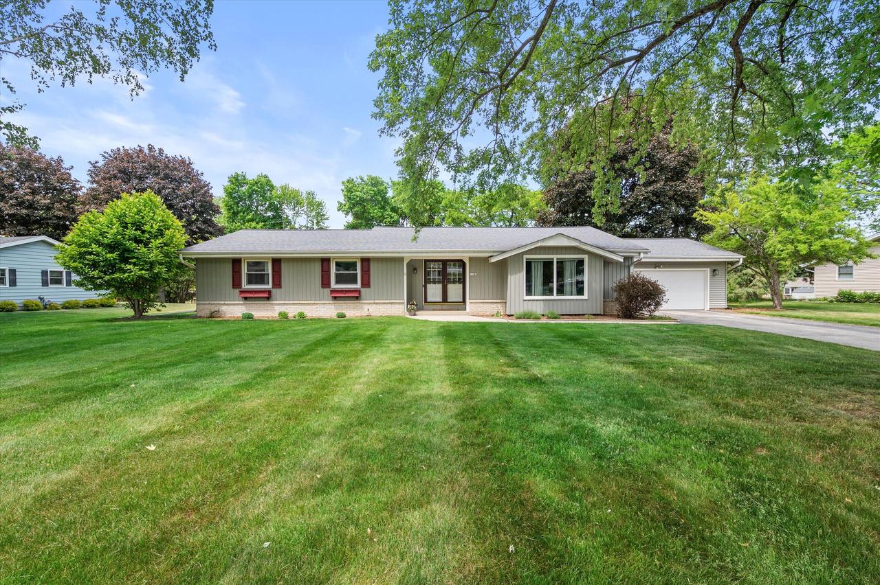 17780 Continental Dr, Brookfield, WI 53045