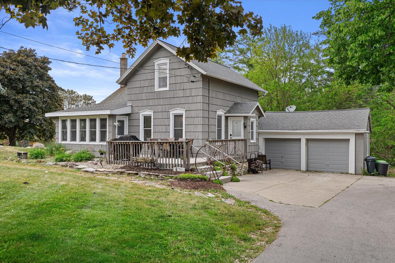 N68W29902 Hartling Rd, Merton, WI 53029