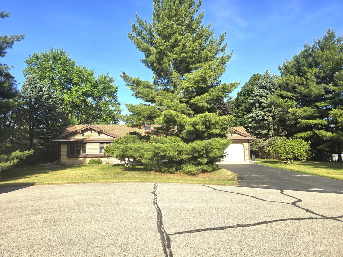 W367S9700 Charnwood Ln, Eagle, WI 53119