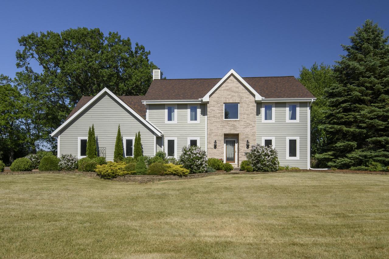 1333 N Riverline Dr, Oconomowoc, WI 53066