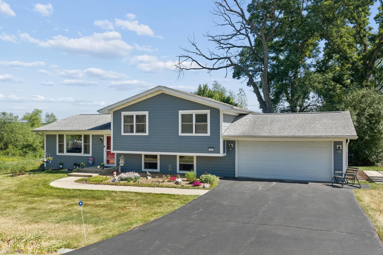 1625 Swallow Rd, Twin Lakes, WI 53181