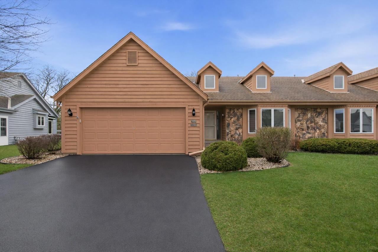 W180N9879 Riversbend Cir, Germantown, WI 53022