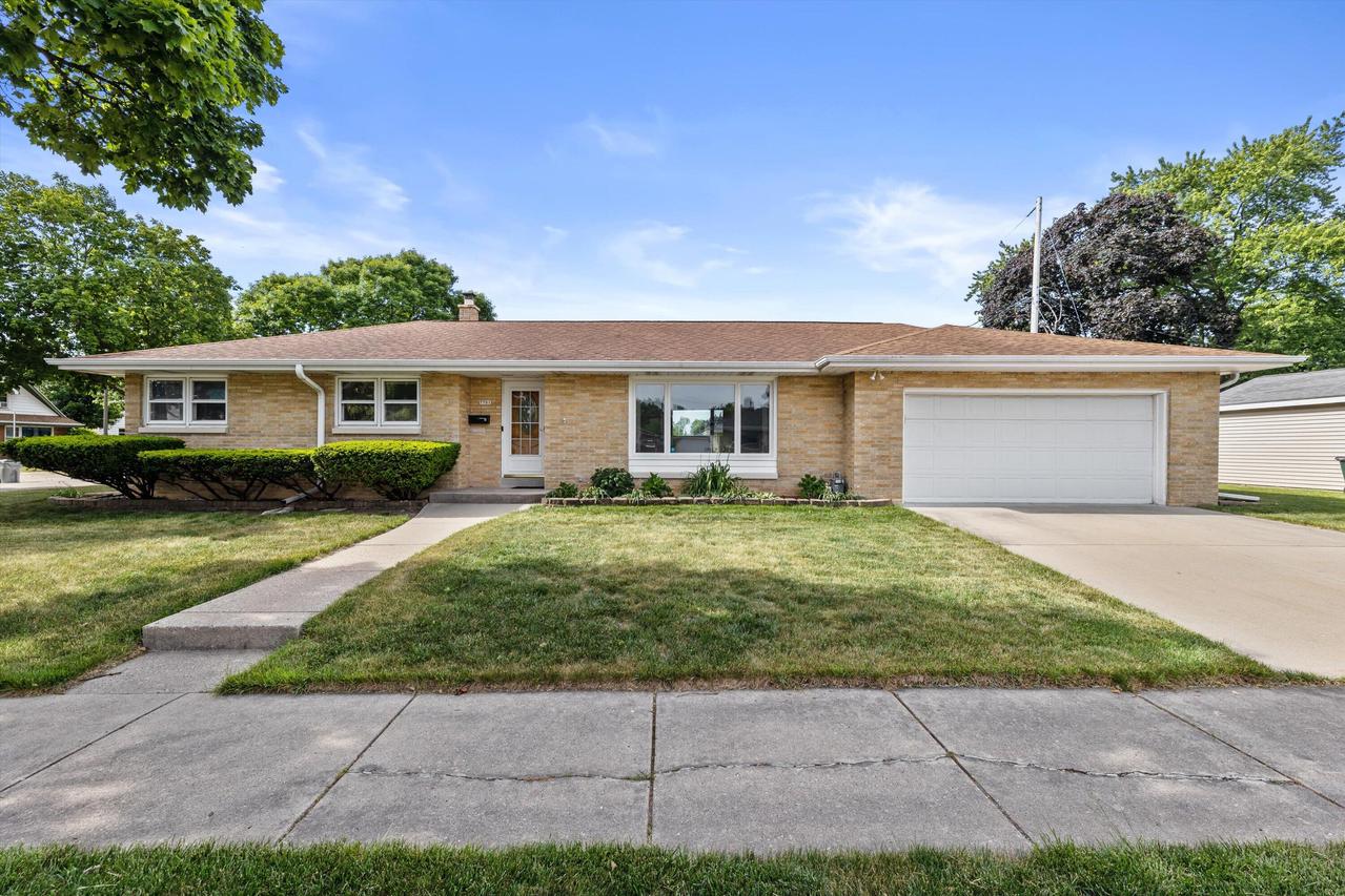 7701 W Warnimont Ave, Milwaukee, WI 53220