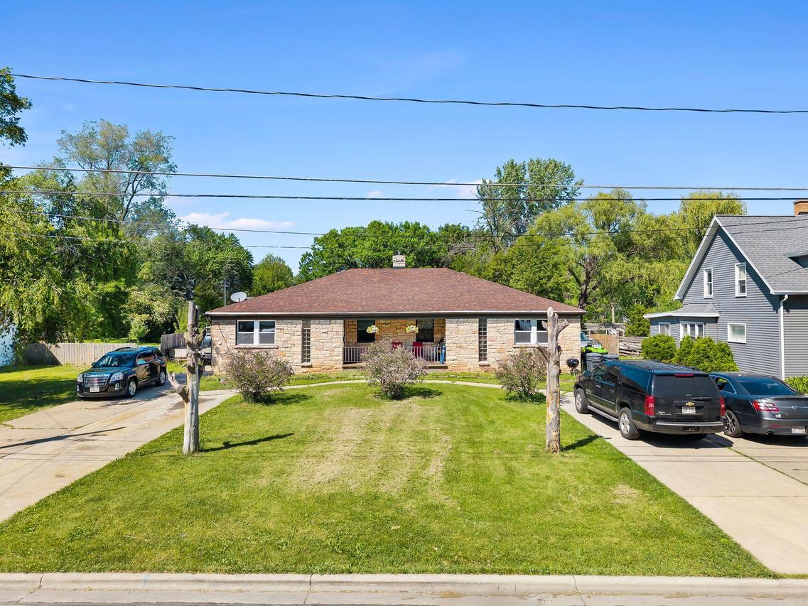 1269 Garland St, Allouez, WI 54301