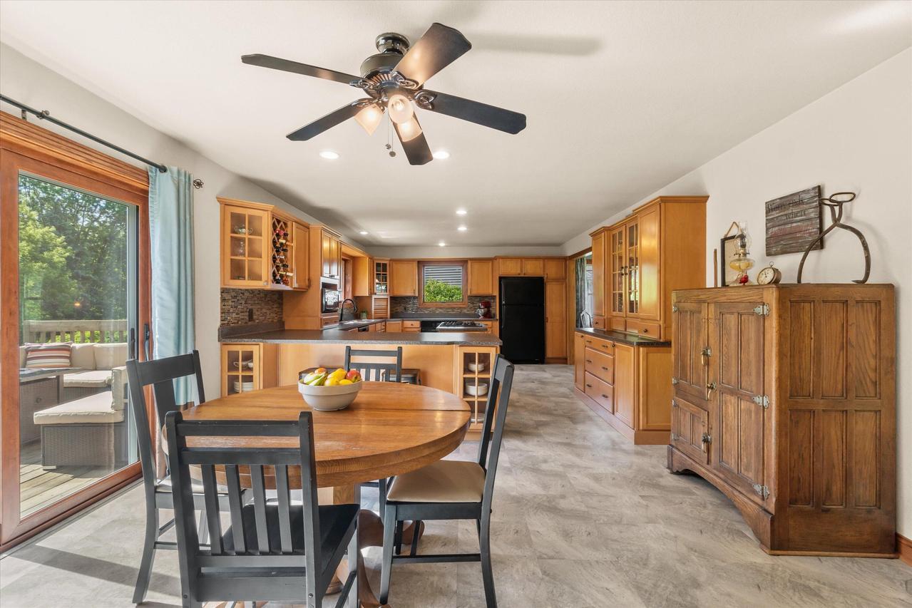9574 S Fairway Cir, Franklin, WI 53132