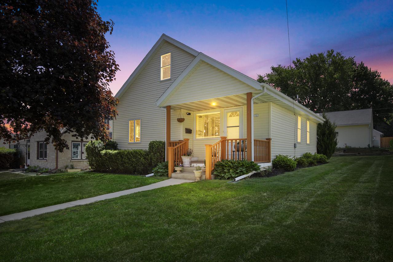 721 W Larabee St, Port Washington, WI 53074