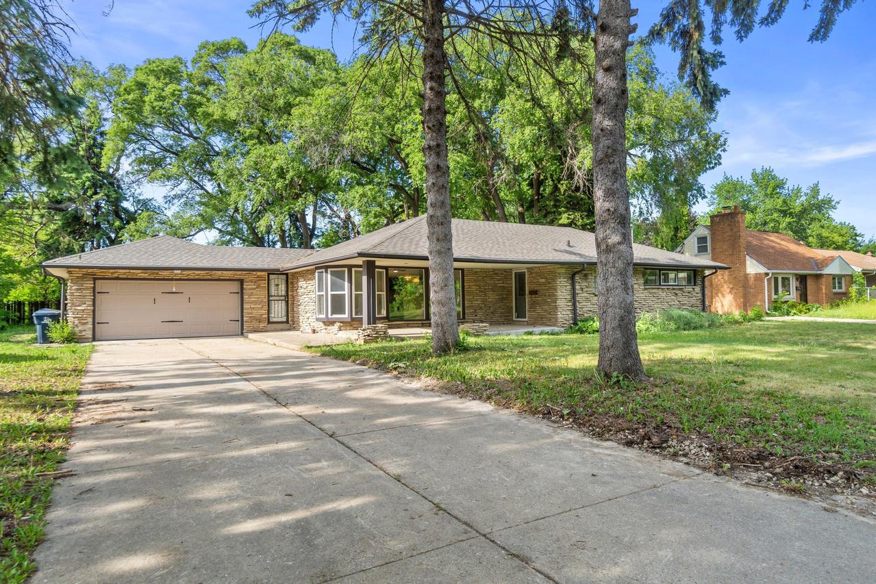 8570 W Lancaster Ave, Milwaukee, WI 53225