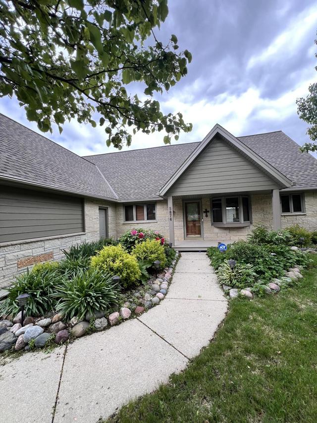 W393N5876 Mary Ln, Oconomowoc, WI 53066