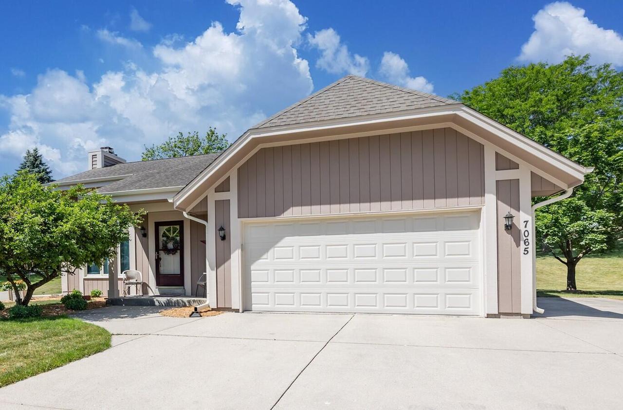 W233N7065 Blacksmith Ct, Sussex, WI 53089