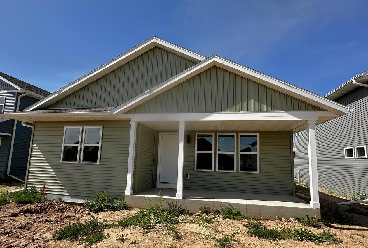 1065 Fairway Ct, Sheboygan Falls, WI 53085