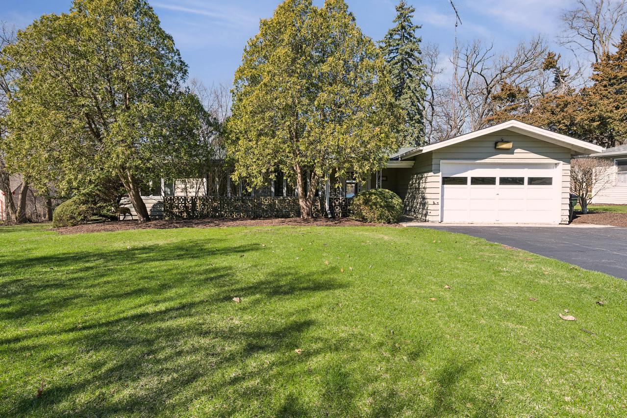 9410 402nd Ave, Randall, WI 53128