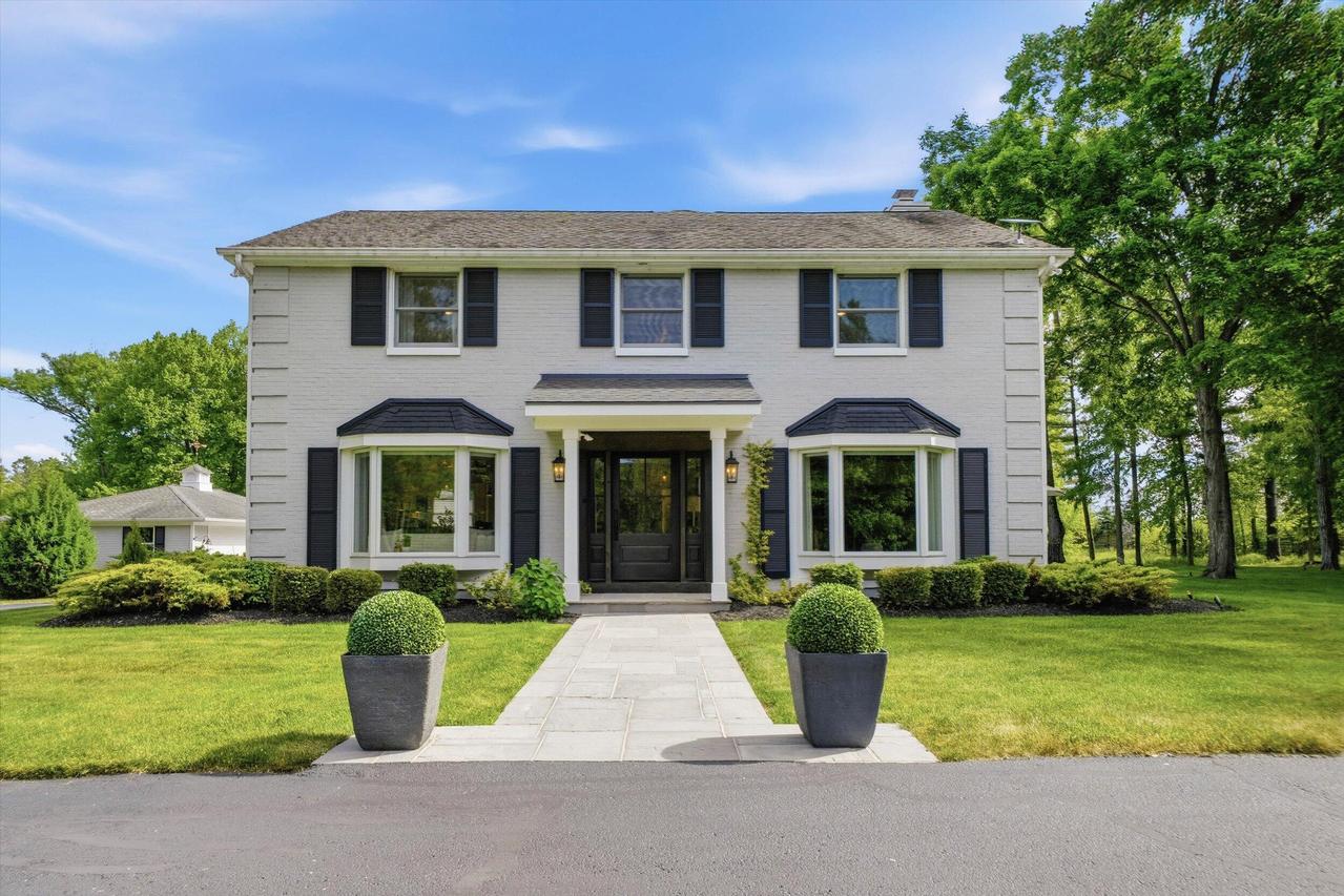 9431 W Hawthorne Rd, Mequon, WI 53097