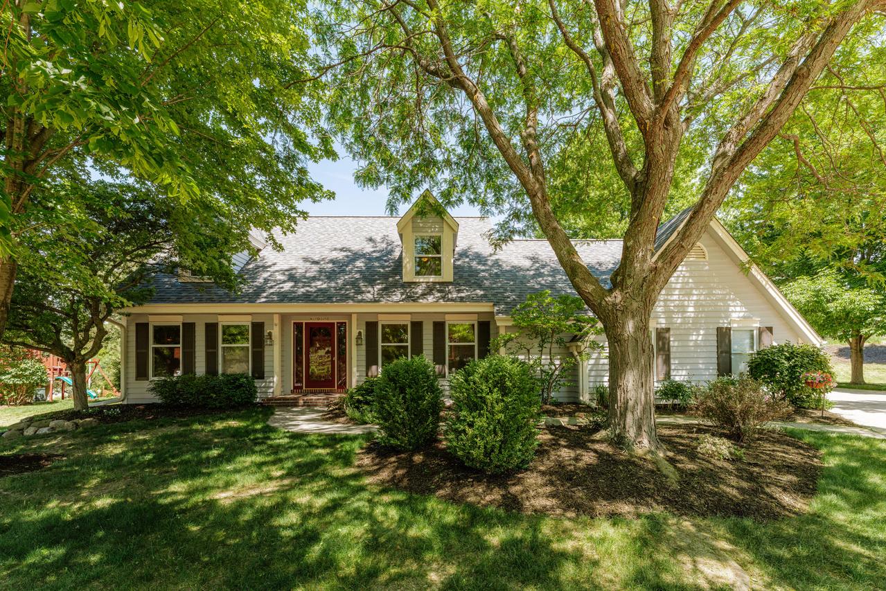 W275N2650 Chicory Ln, Pewaukee, WI 53072