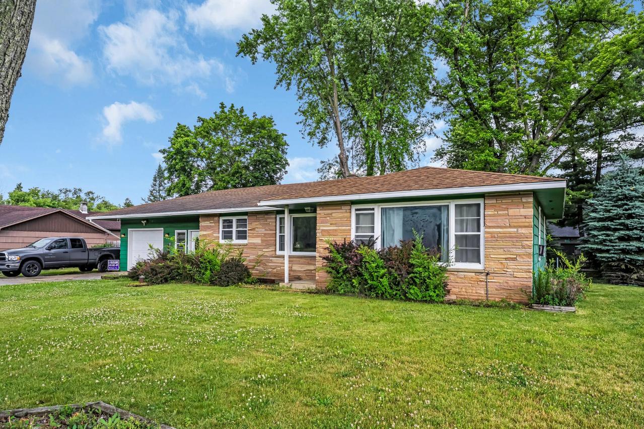 9017 360th Ave, Randall, WI 53181