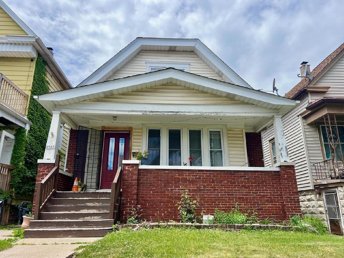 2923 S 12th St, Milwaukee, WI 53215
