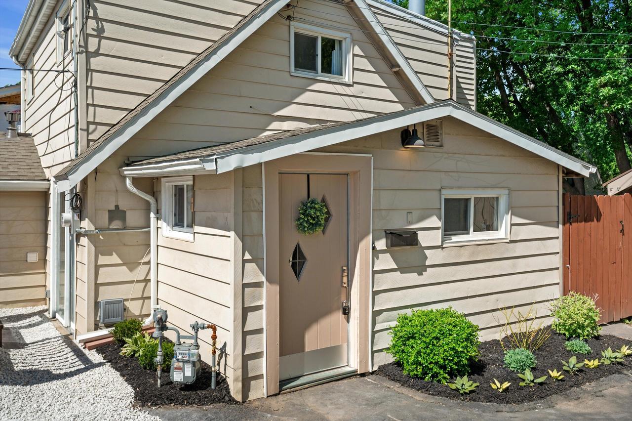1005 Westowne Ave, Waukesha, WI 53188