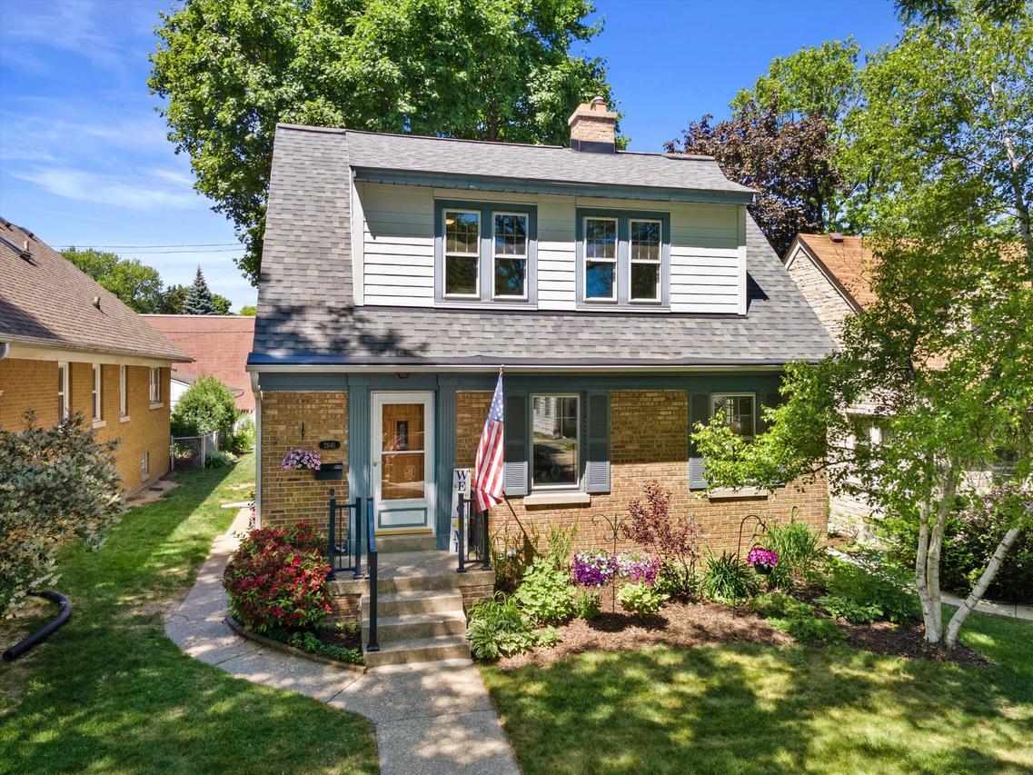 2641 N 75th St, Wauwatosa, WI 53213