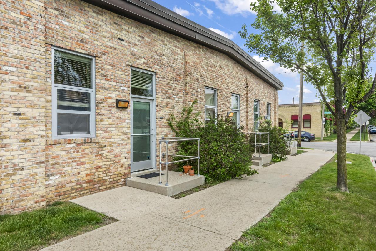 3059 N Weil St #110, Milwaukee, WI 53212