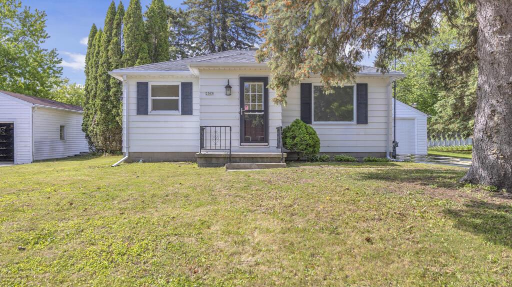2305 Mayflower Ave, Sheboygan, WI 53083