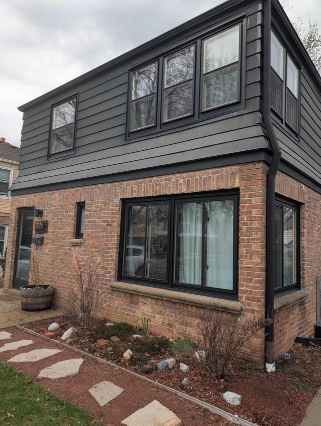 1810 E Eden Pl, Saint Francis, WI 53235