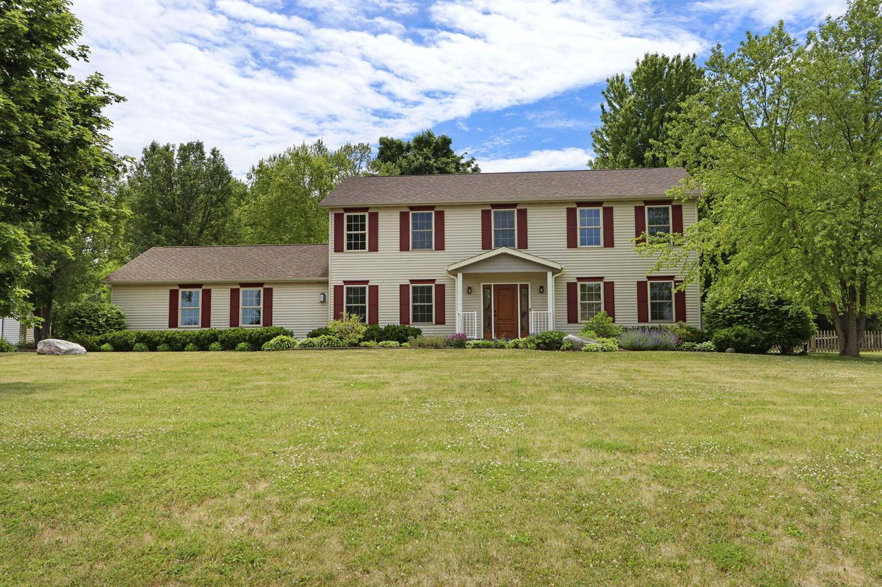 30737 Wild Goose Ln, Burlington, WI 53105