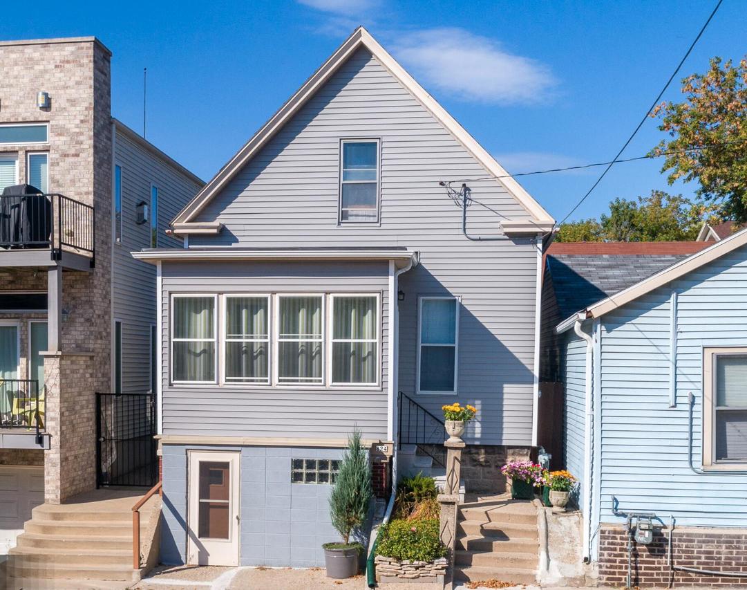 824 E Pearson St, Milwaukee, WI 53202