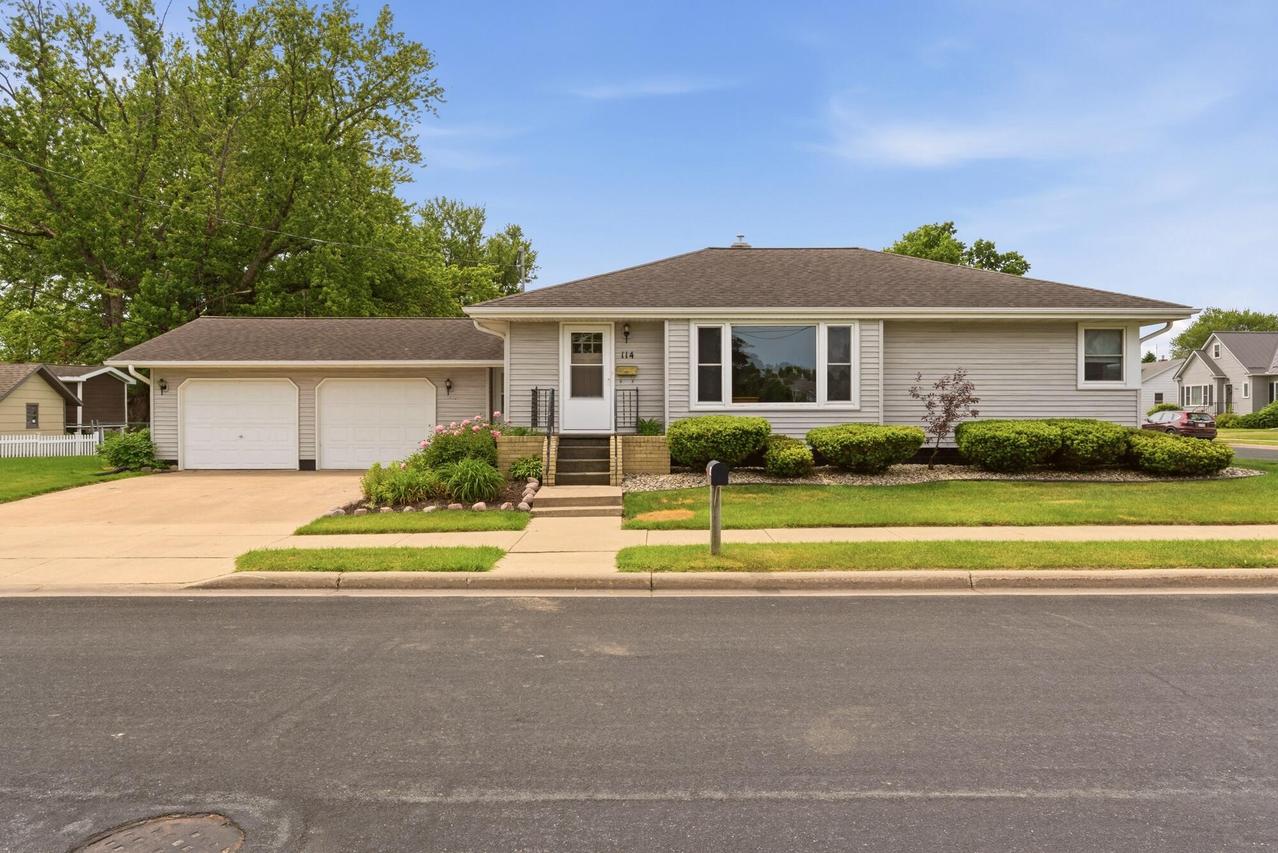 114 W Logan St, Tomah, WI 54660