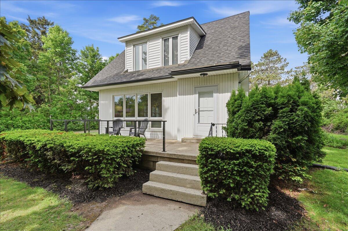 7531 N Lake Dr, Fox Point, WI 53217