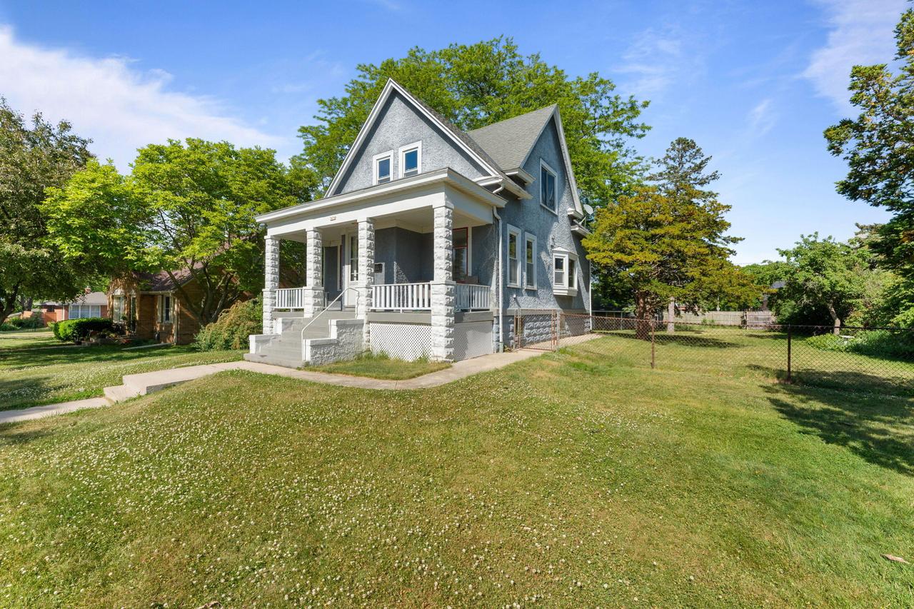 3676 S 1st St, Milwaukee, WI 53207