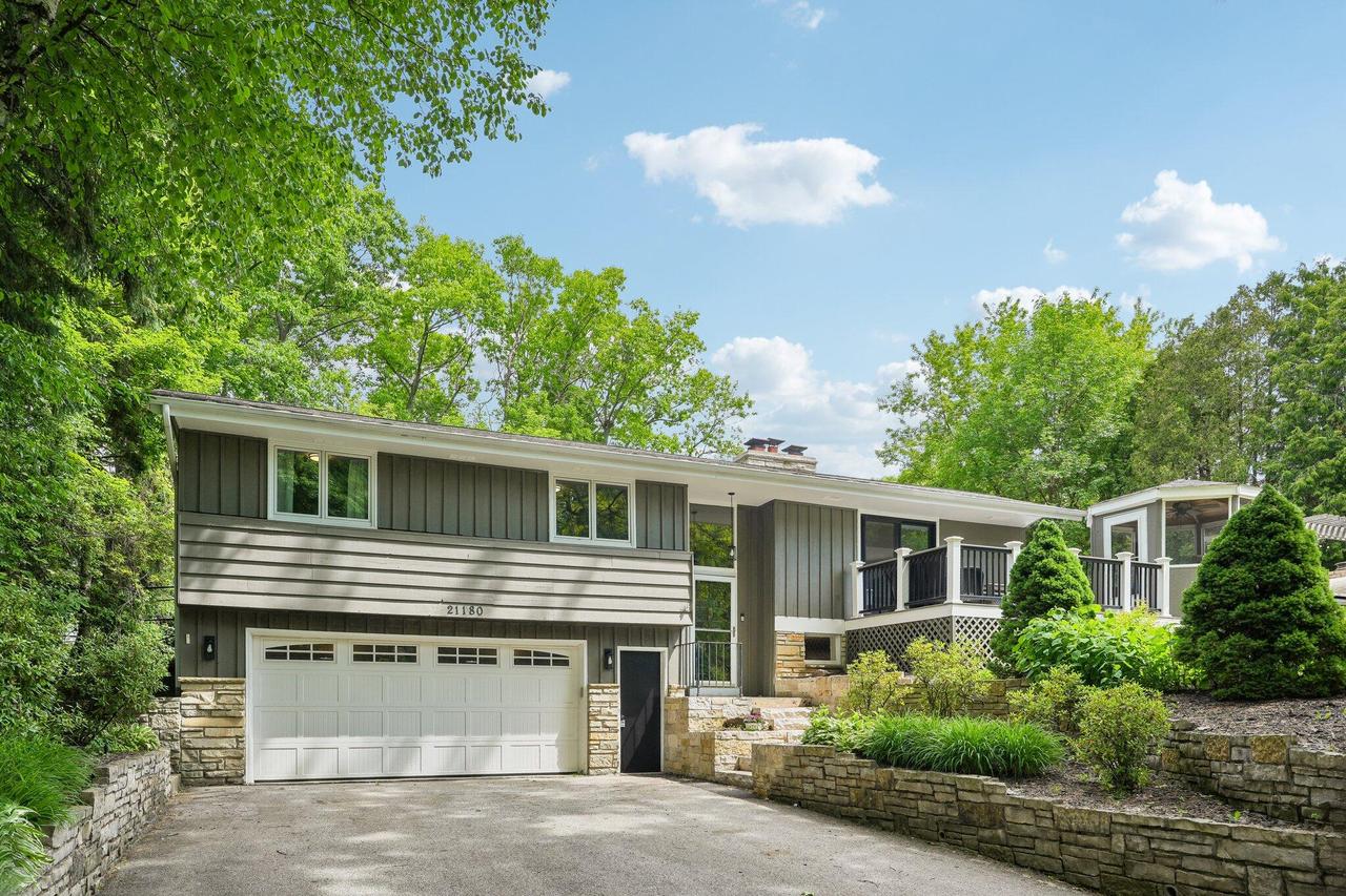 21180 Mary Lynn Dr, Brookfield, WI 53045