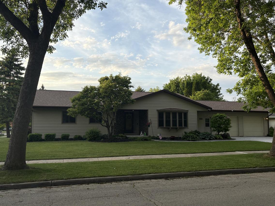82 Eastbrook Ln, Fond Du Lac, WI 54935