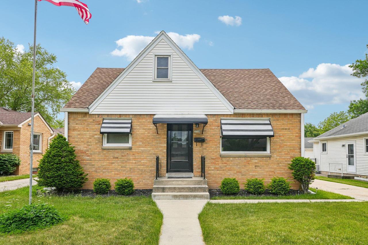 3708 N 97th Pl, Milwaukee, WI 53222