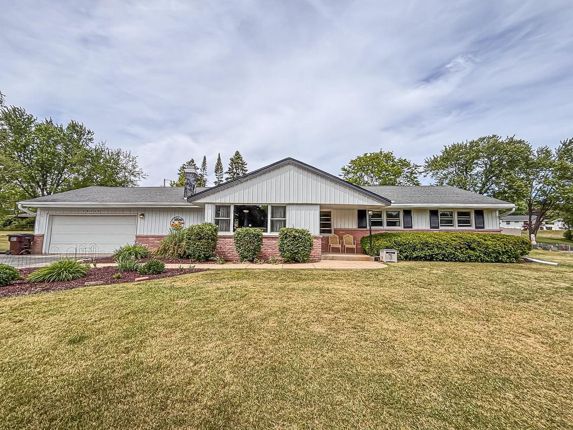 18260 W Willow Rd, New Berlin, WI 53146